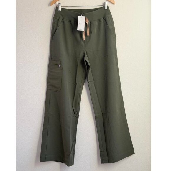 Figs High Waisted Isabel Wide Leg Scrub Pants in Moss, Size Medium - Picture 7 of 9
